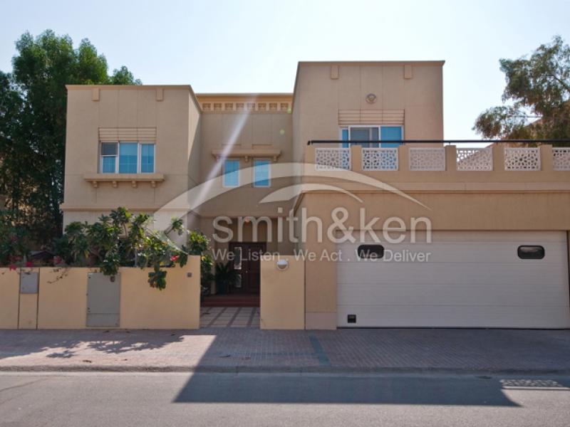 5 Bedrooms The Lakes Villa for Sale