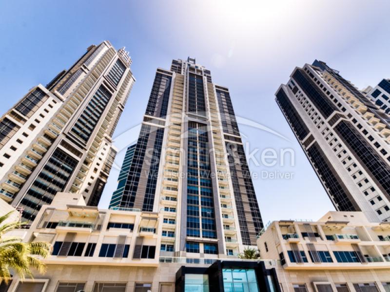 4 Bedrooms Business Bay Apartment for Lease