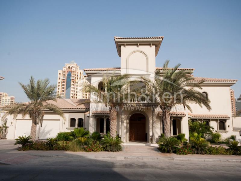 5 Bedrooms Palm Jumeirah Villa for Lease