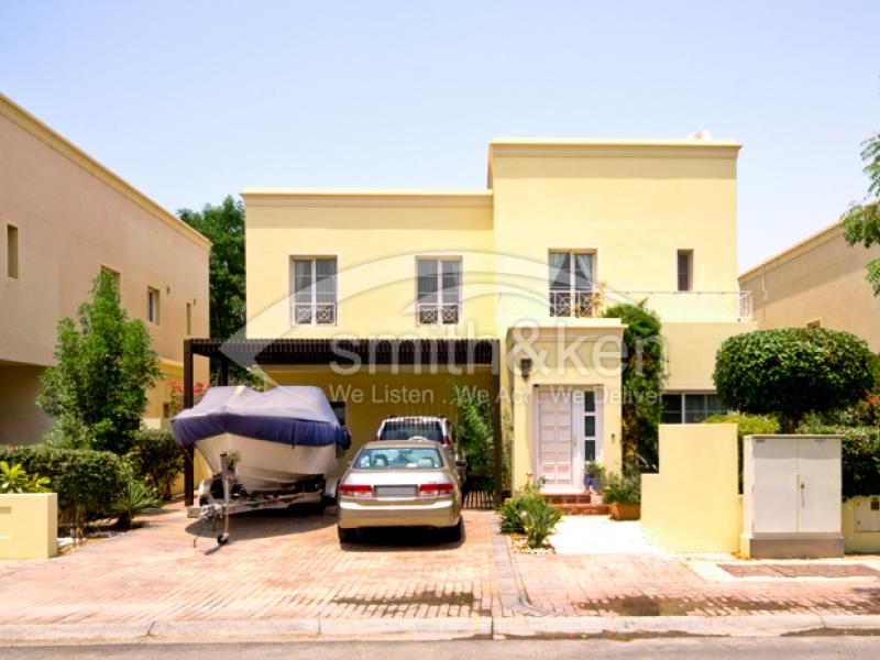 4 Bedrooms The Lakes Villa for Sale