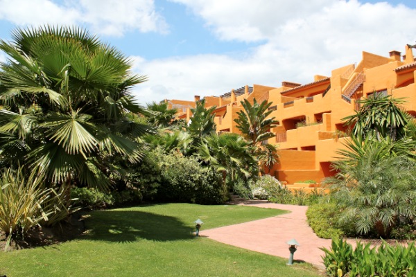 Los Flamingos Apartments