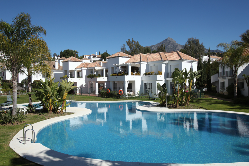 Nueva Andalucia Apartments