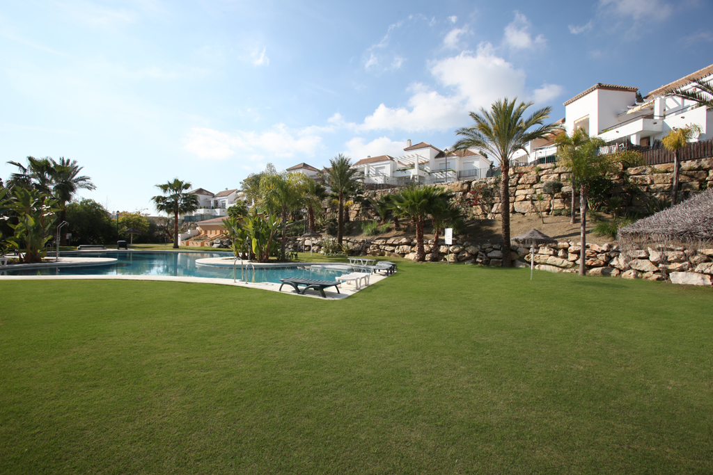 Nueva Andalucia Apartments