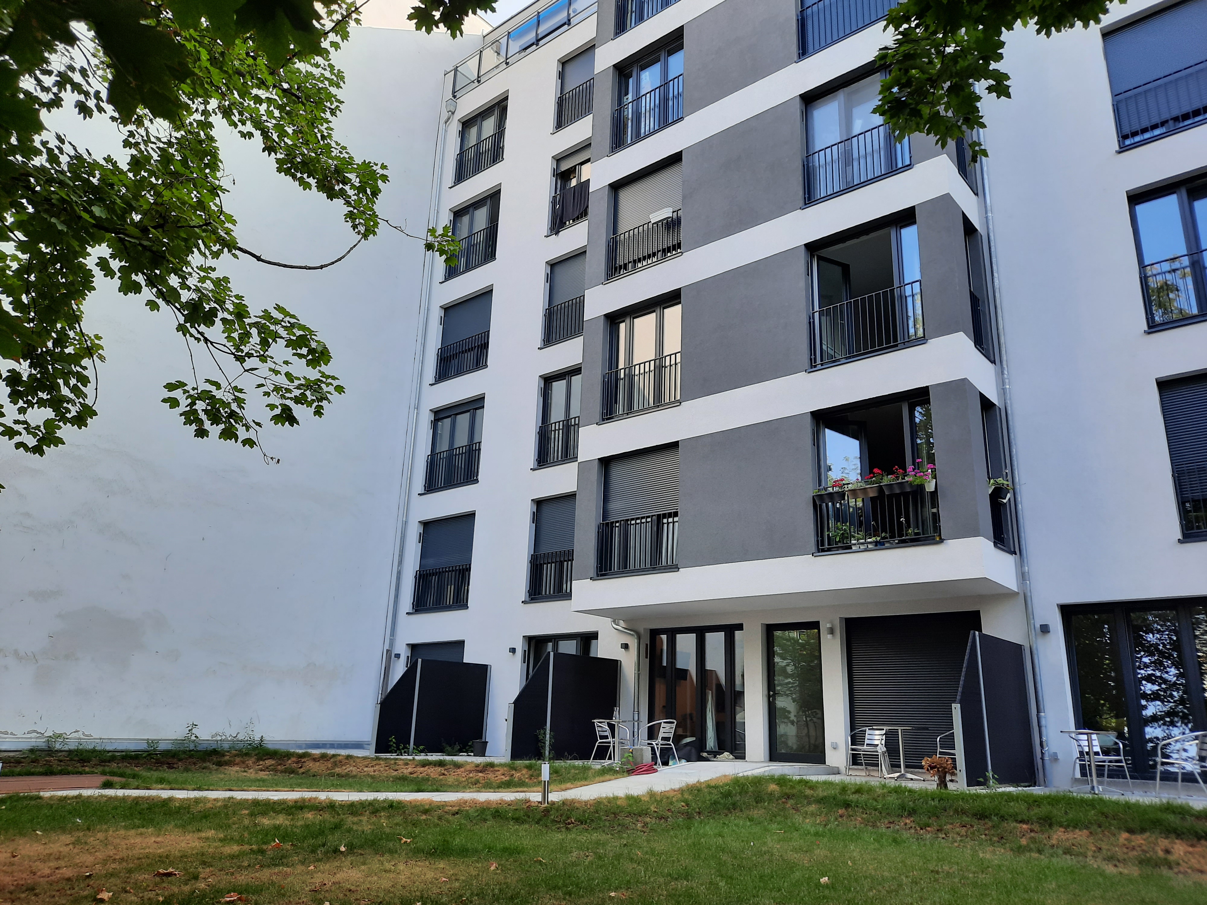 Leibnizstr. 85- Building- 2.jpg