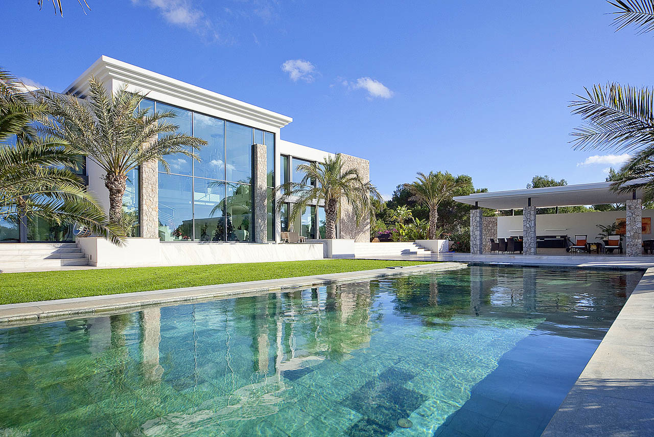 Santa Ponsa exciting & high quality villa close to golf & harbour