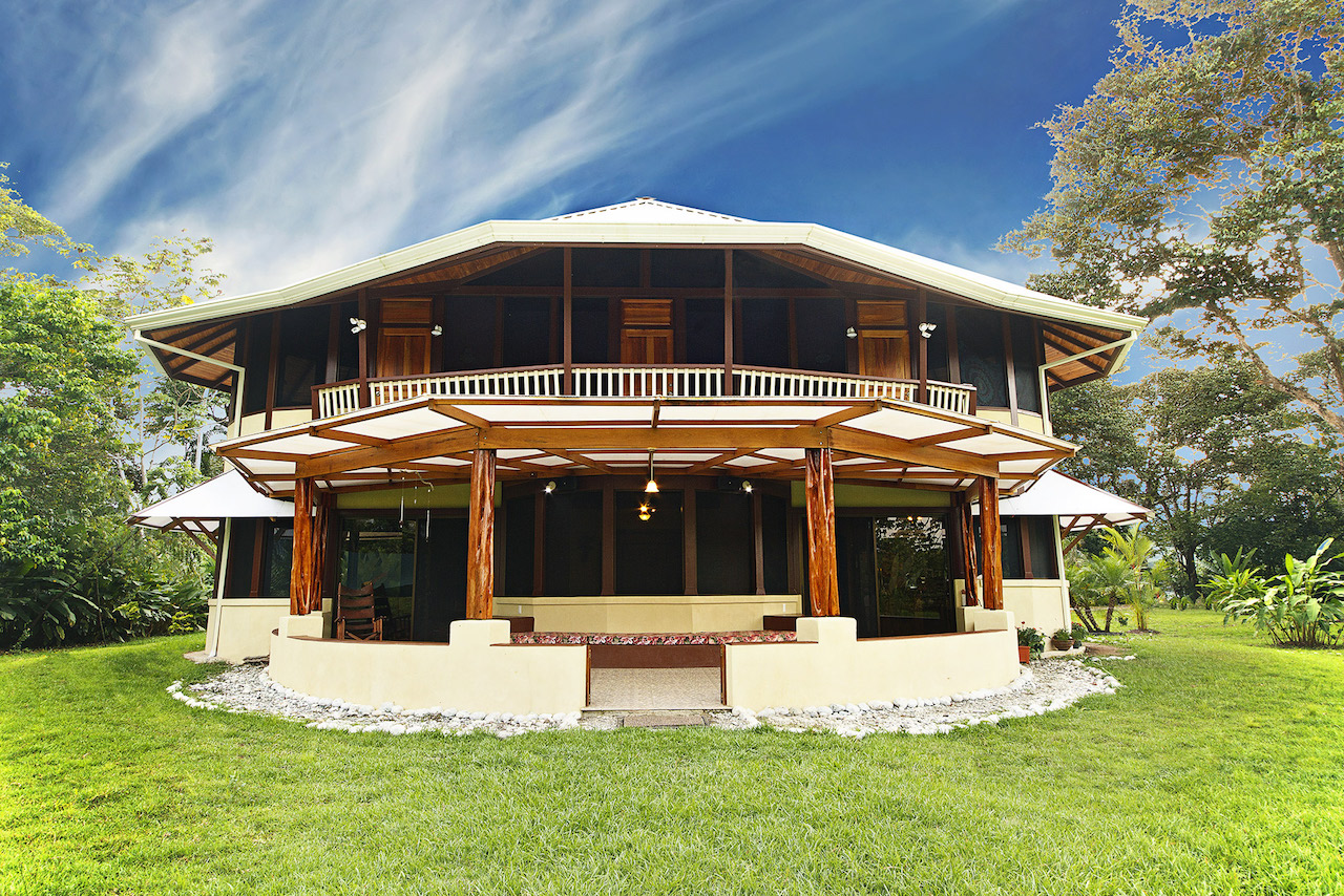 4 bed Single Family Homes For Sale in Puntarenas, Puntarenas - thumb 1