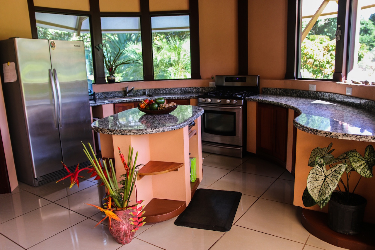 4 bed Single Family Homes For Sale in Puntarenas, Puntarenas - thumb 9