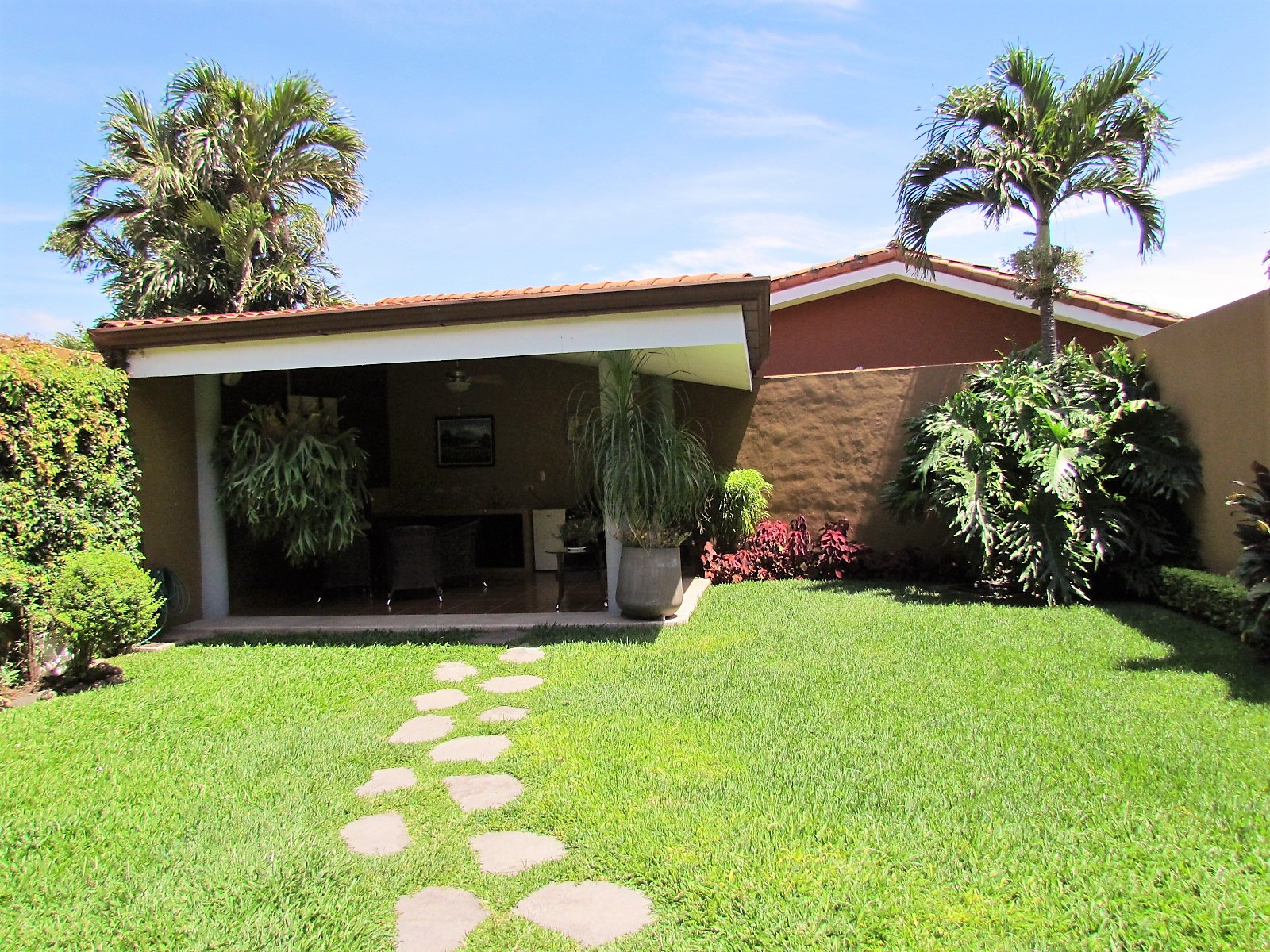 3 bed Single Family Homes For Sale in Santa Ana, San Jose - thumb 1