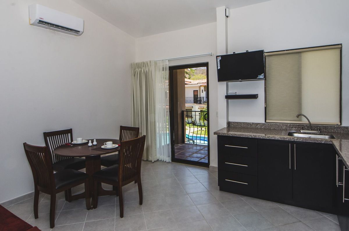 1 bed Condo For Sale in Playas Del Coco, Guanacaste - thumb 4