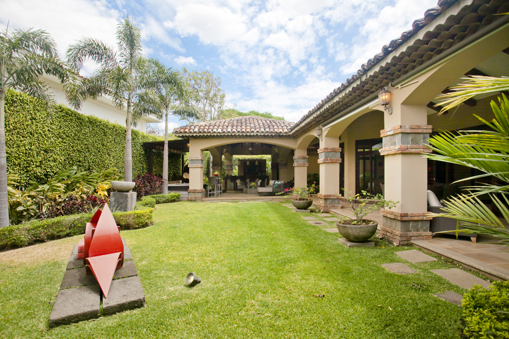 4 bed Single Family Homes For Sale in Santa Ana, San Jose - thumb 2