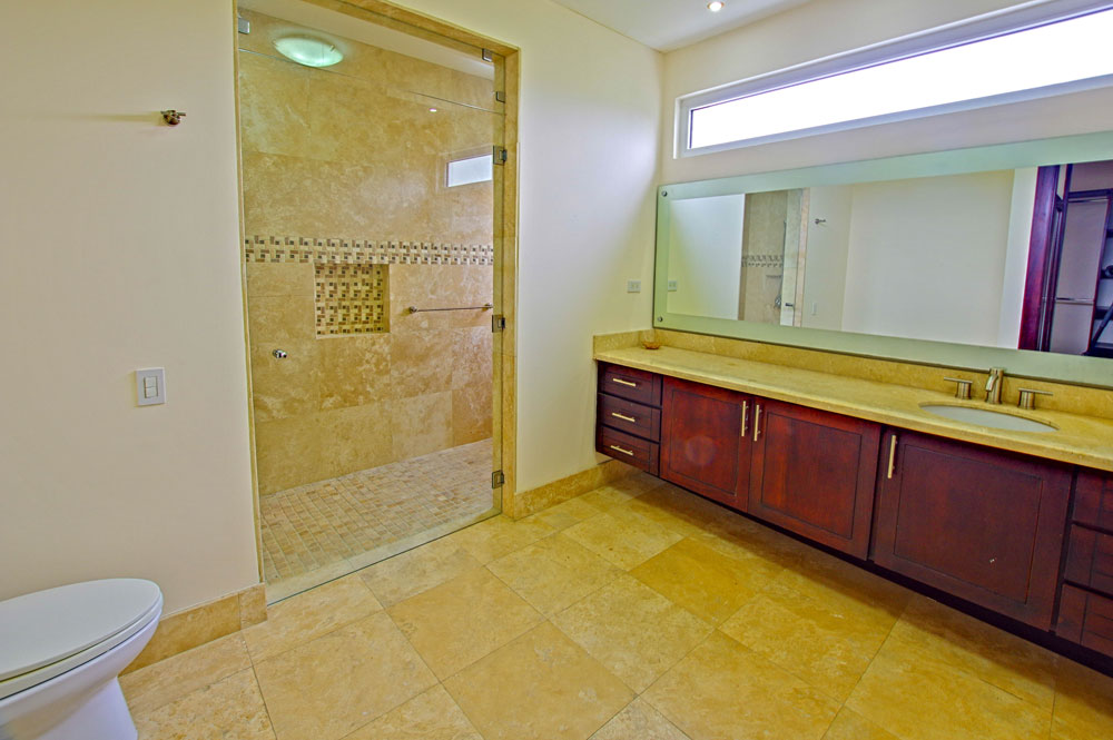 6 bed Single Family Homes For Sale in Santa Ana, San Jose - thumb 18