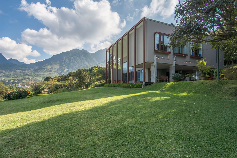 4 bed Single Family Homes For Sale in Escazu, San Jose - thumb 3