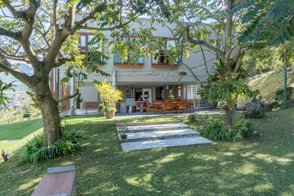 4 bed Single Family Homes For Sale in Escazu, San Jose - thumb 1