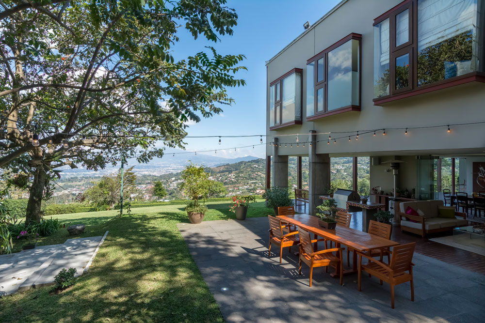 4 bed Single Family Homes For Sale in Escazu, San Jose - thumb 2