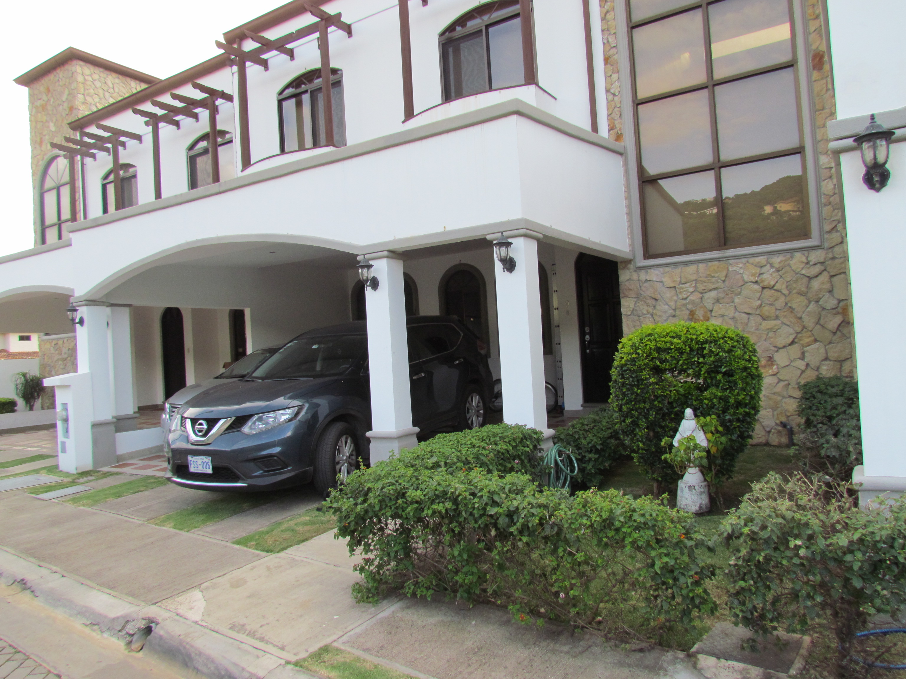 3 bed Condo For Sale in Pozos, San Jose - thumb 1