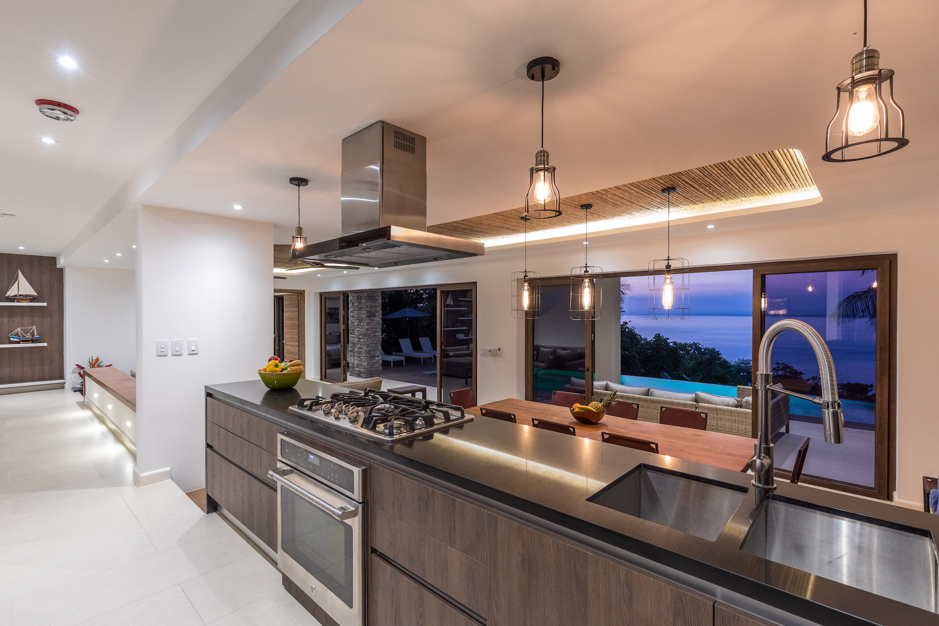 6 bed Single Family Homes For Sale in Manuel Antonio, Puntarenas - thumb 12