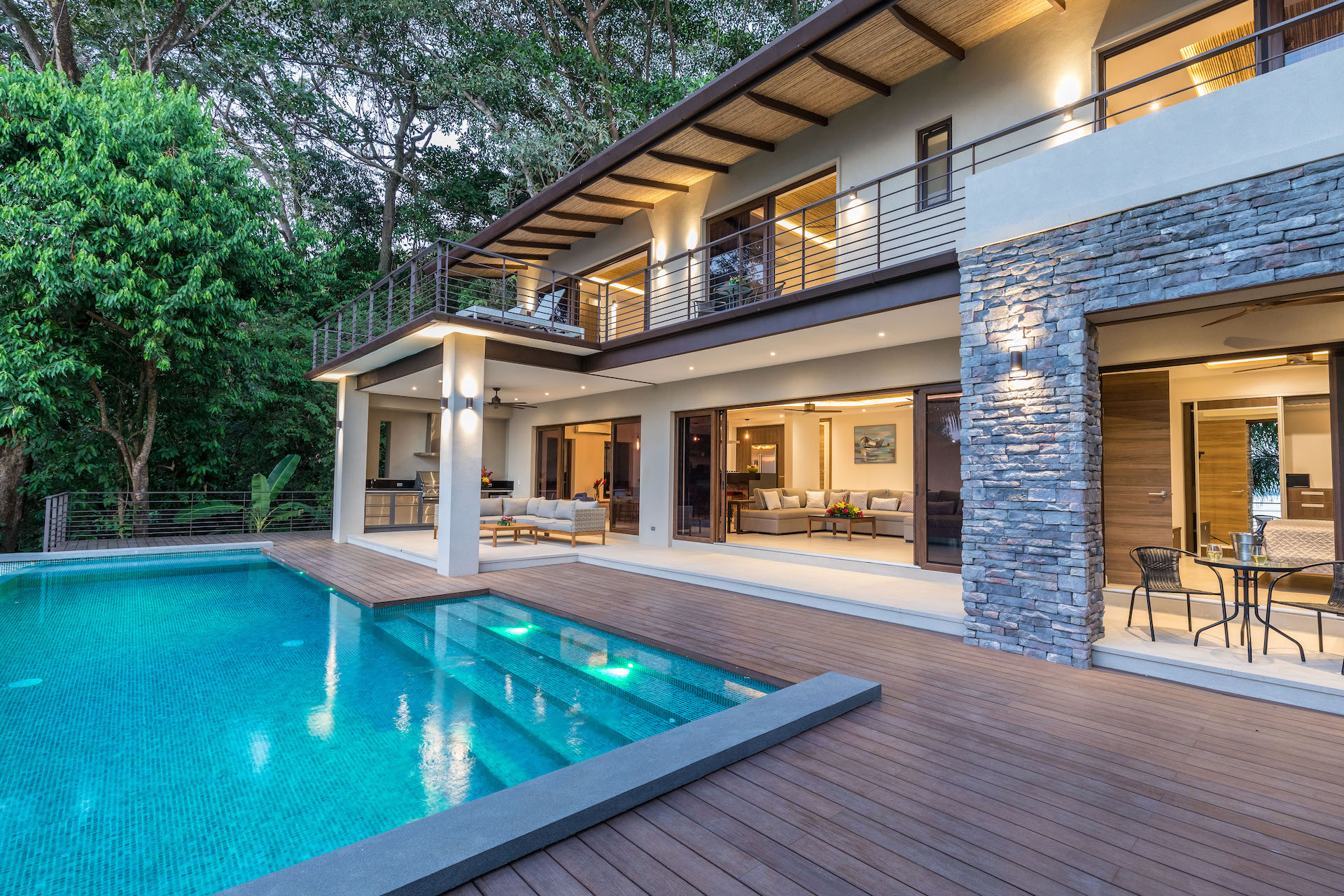6 bed Single Family Homes For Sale in Manuel Antonio, Puntarenas - thumb 9