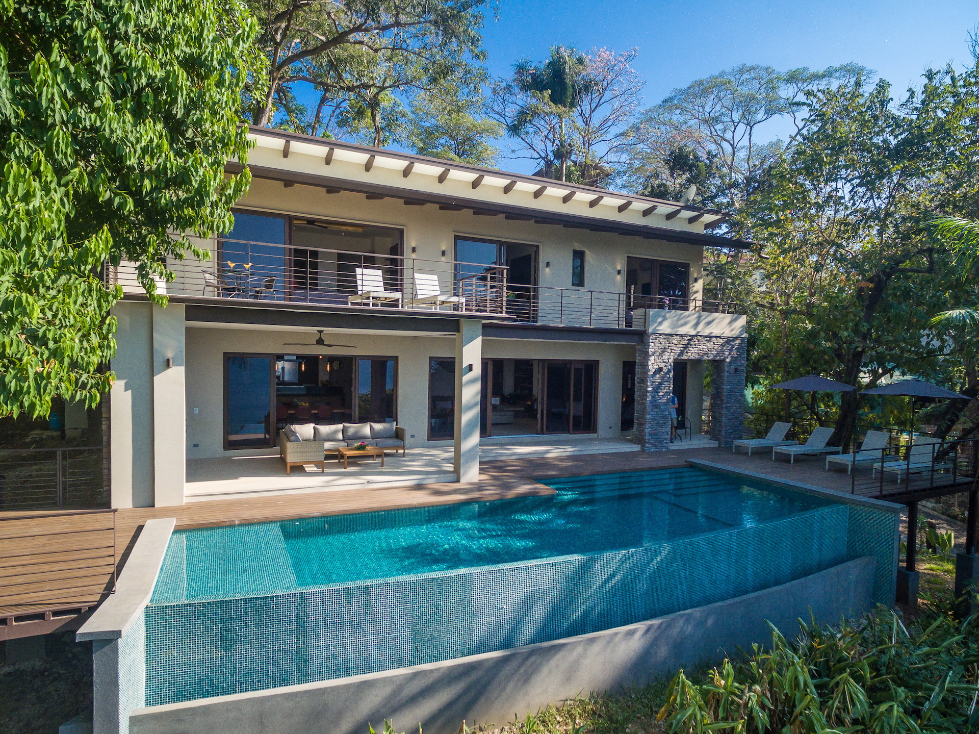 6 bed Single Family Homes For Sale in Manuel Antonio, Puntarenas - thumb 17