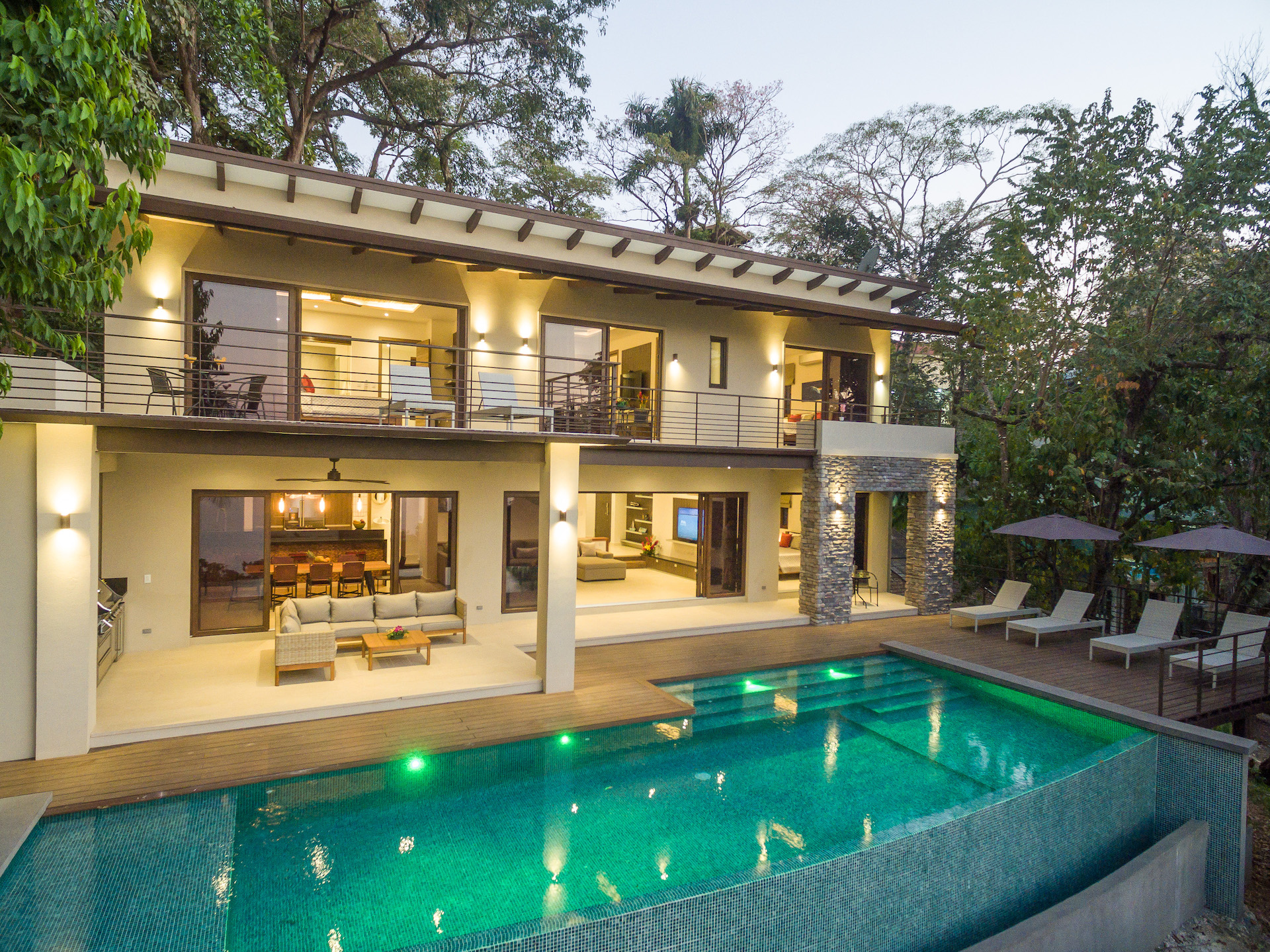 6 bed Single Family Homes For Sale in Manuel Antonio, Puntarenas - thumb 1