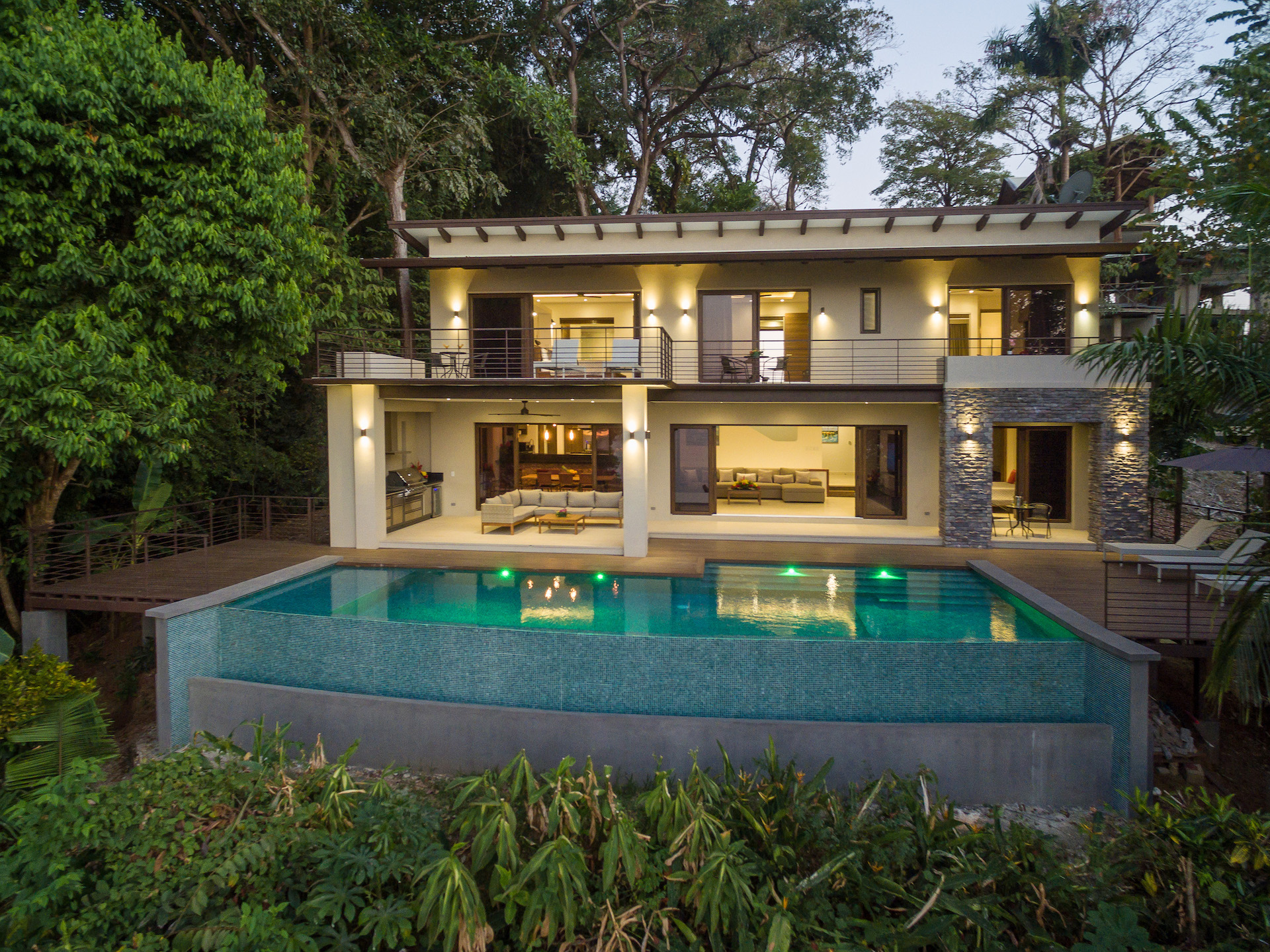 6 bed Single Family Homes For Sale in Manuel Antonio, Puntarenas - thumb 4