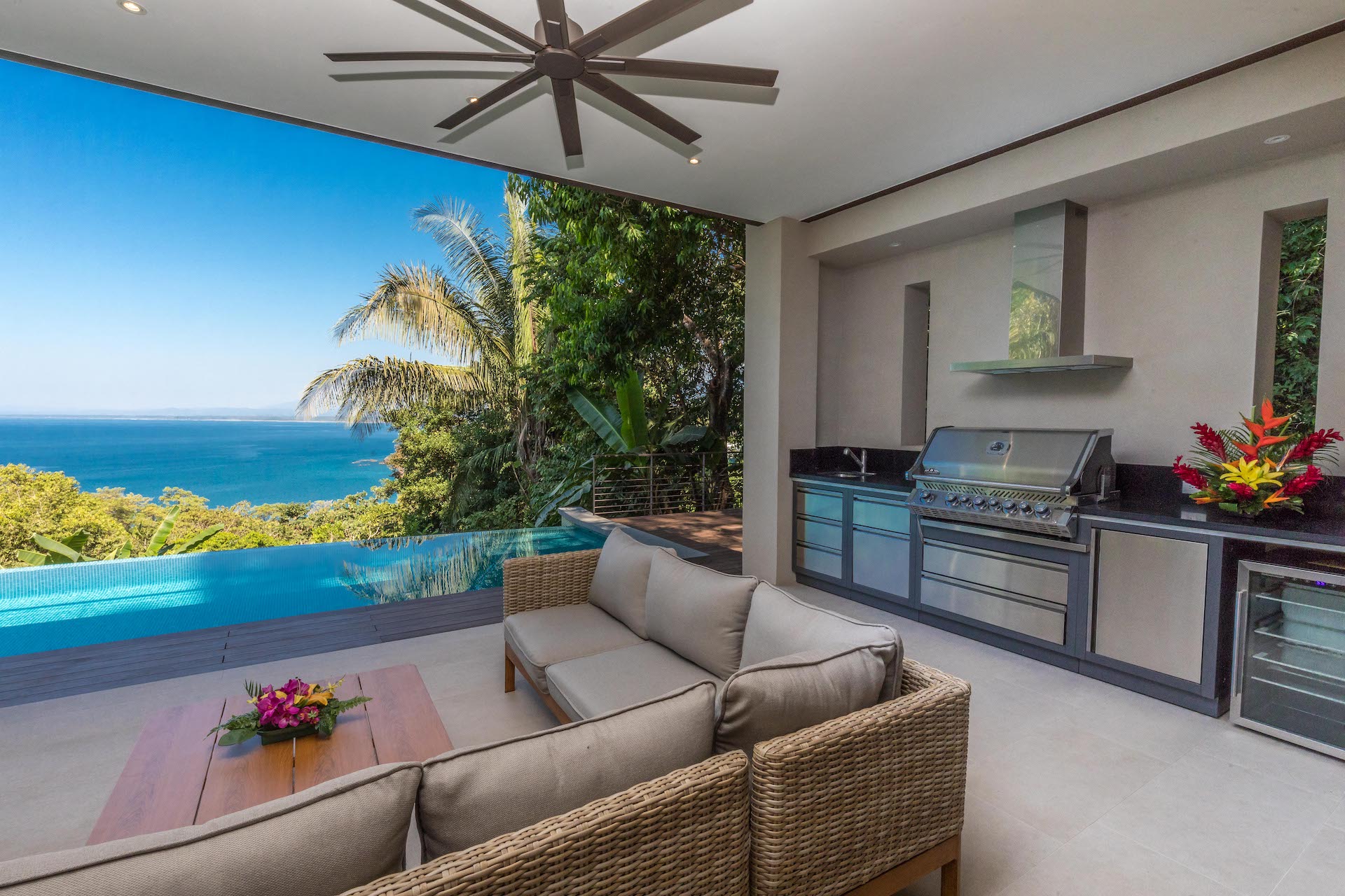 6 bed Single Family Homes For Sale in Manuel Antonio, Puntarenas - thumb 8