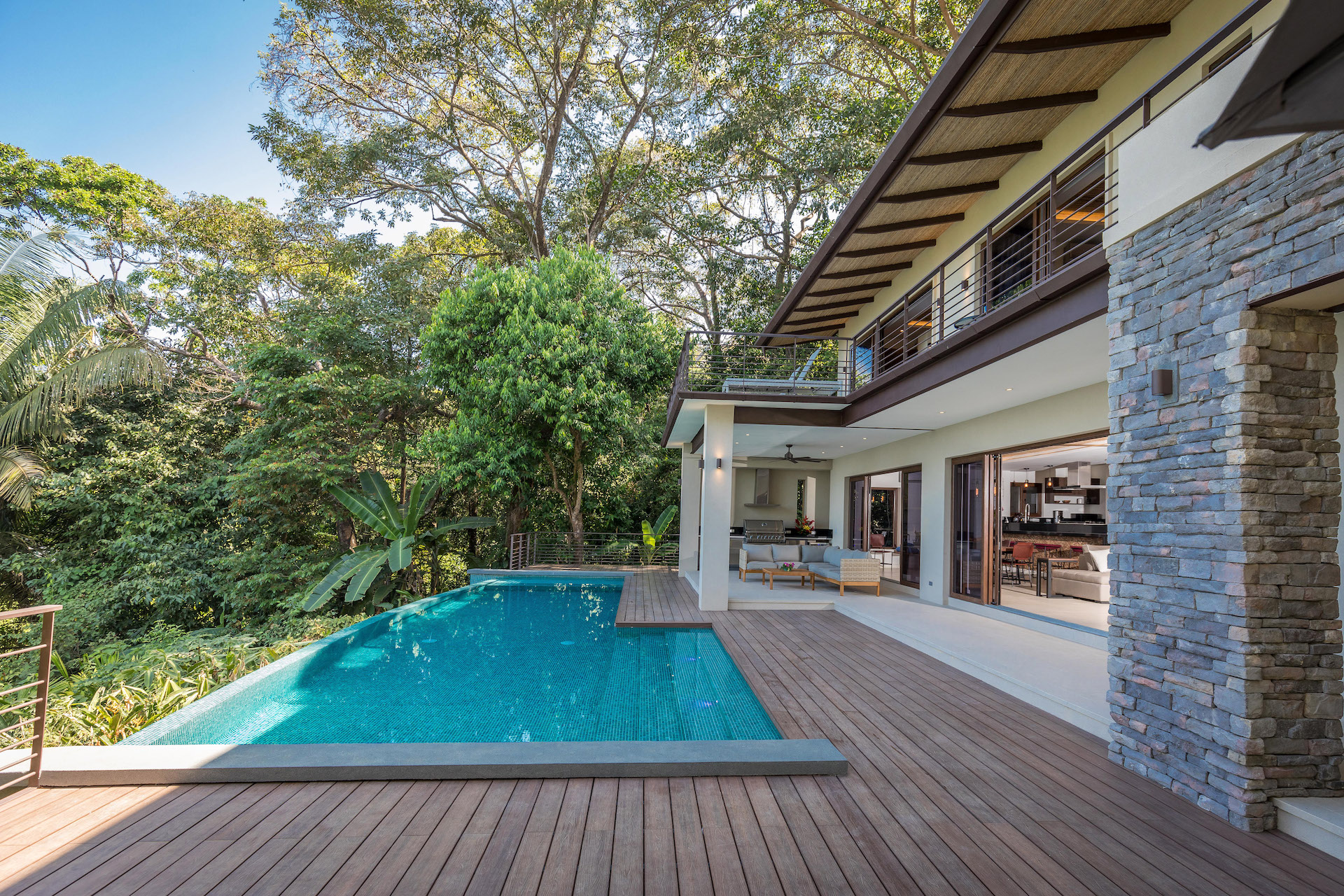 6 bed Single Family Homes For Sale in Manuel Antonio, Puntarenas - thumb 3
