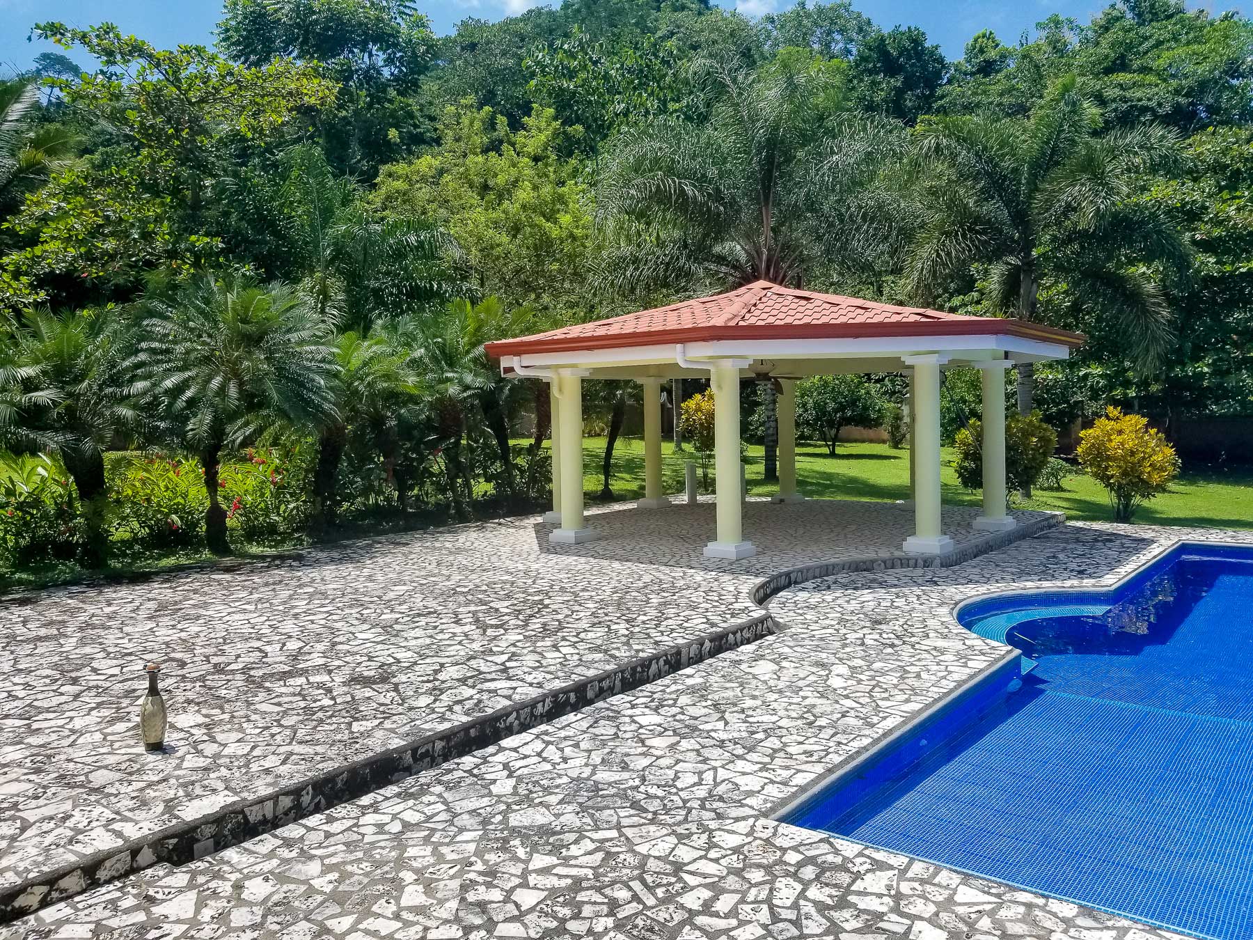 4 bed Single Family Homes For Sale in Jaco, Puntarenas - thumb 8