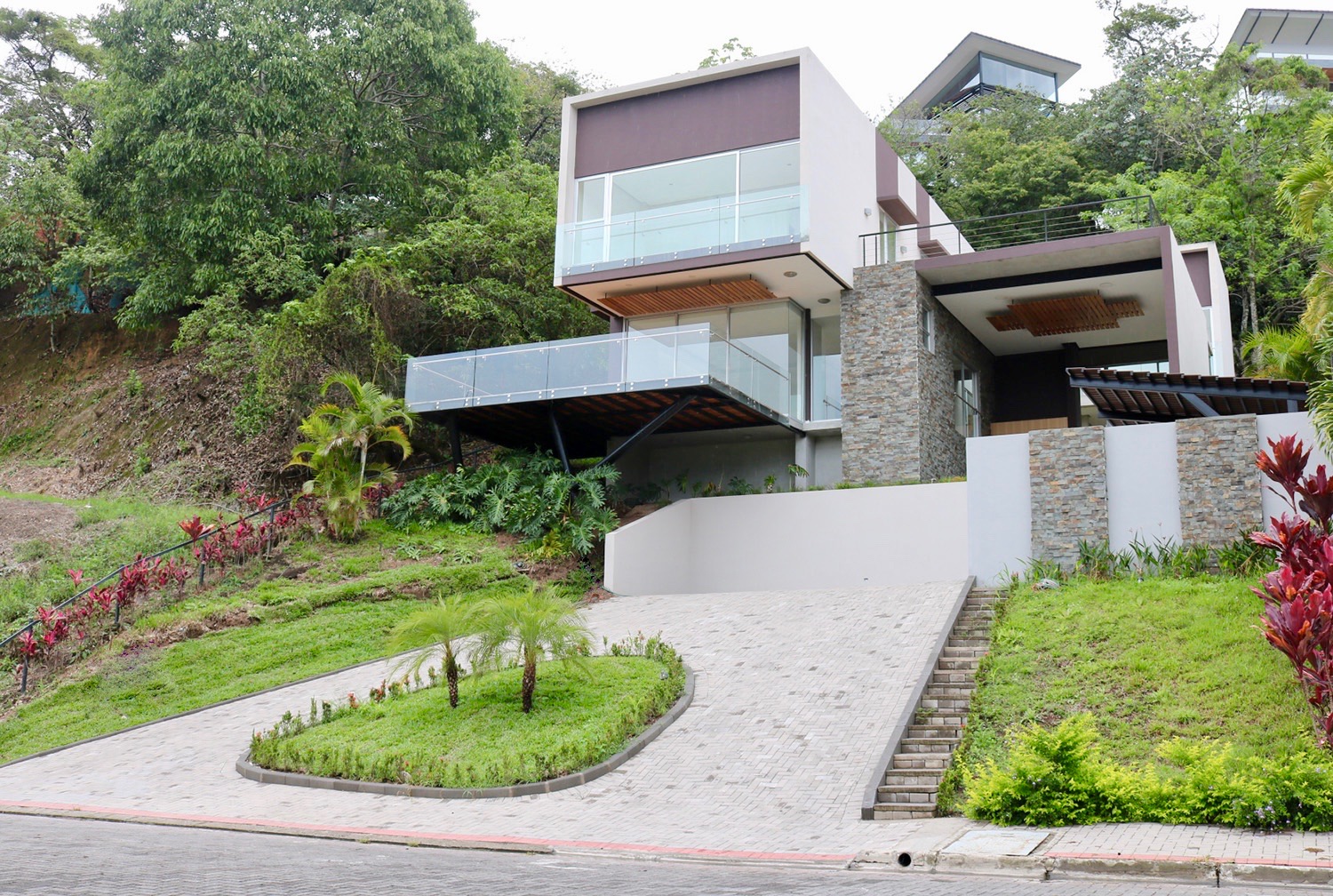 4 bed Single Family Homes For Sale in Escazu, San Jose - thumb 2
