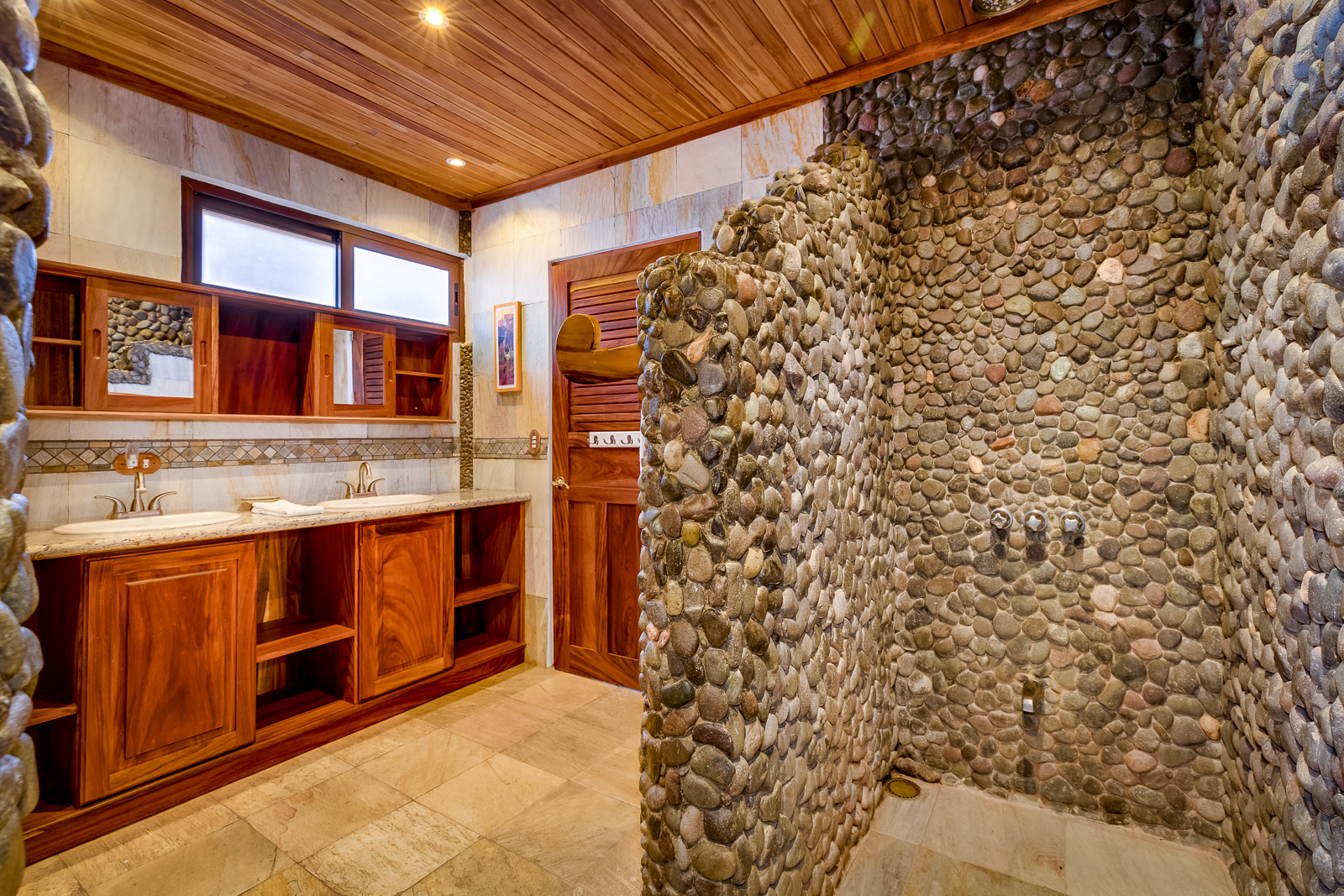 9 bed Single Family Homes For Sale in Playa Hermosa, Puntarenas - thumb 17