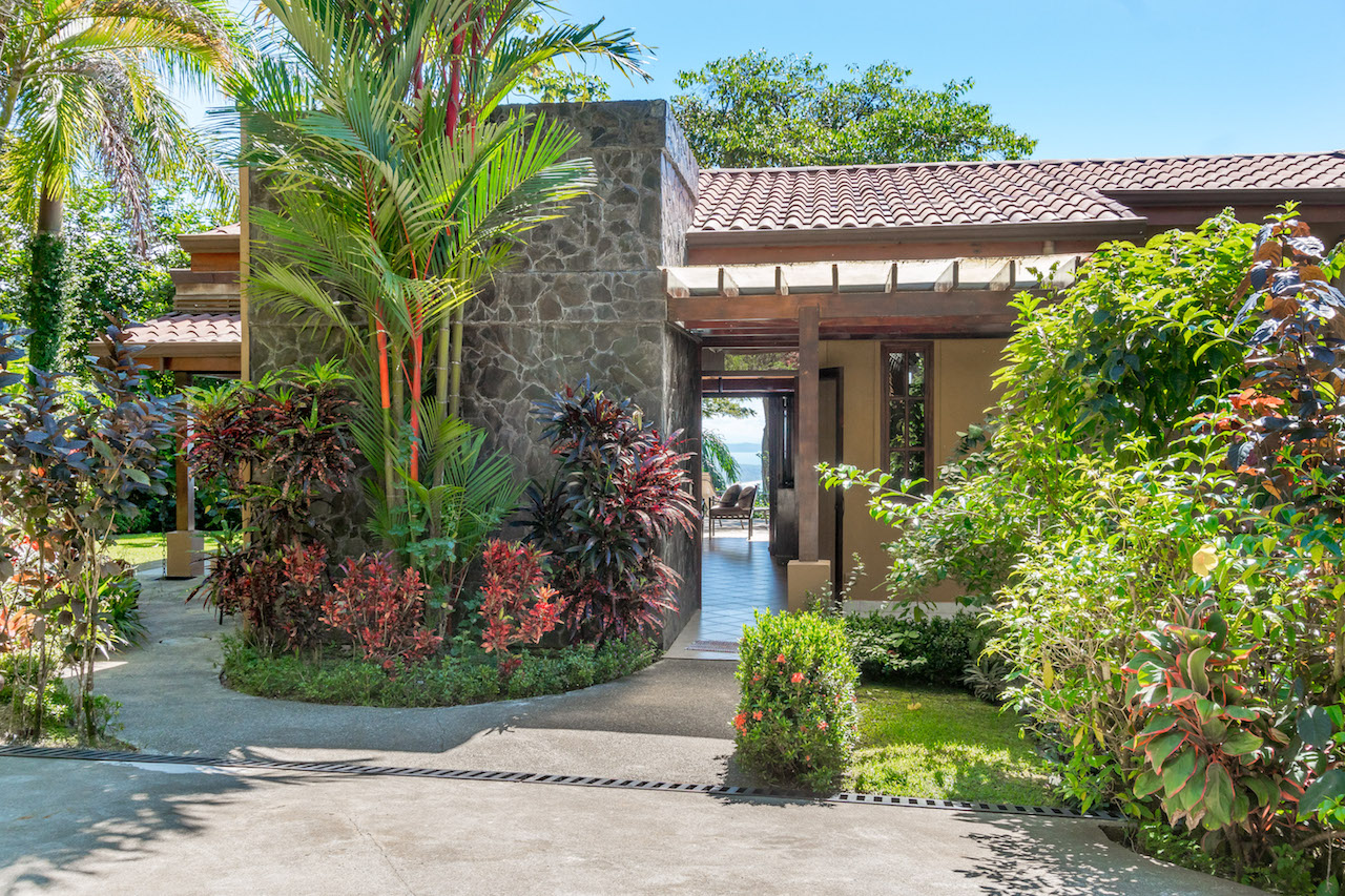 4 bed Single Family Homes For Sale in Dominical, Puntarenas - thumb 2