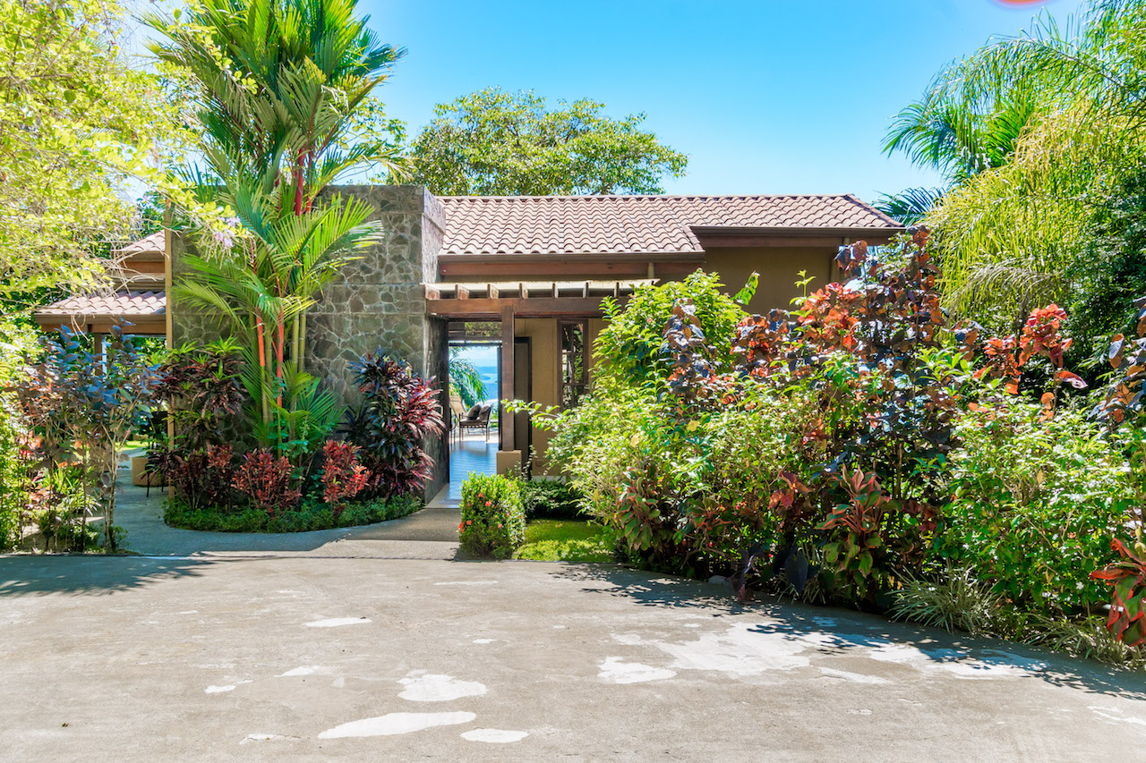 4 bed Single Family Homes For Sale in Dominical, Puntarenas - thumb 1