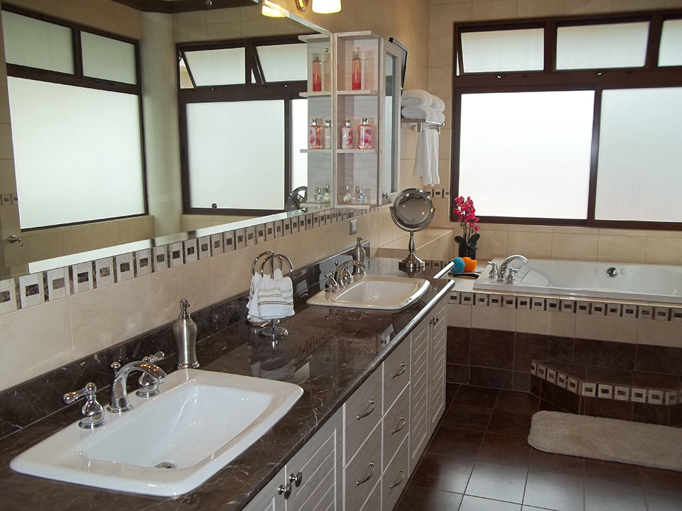 4 bed Single Family Homes For Sale in Santa Ana, San Jose - thumb 16