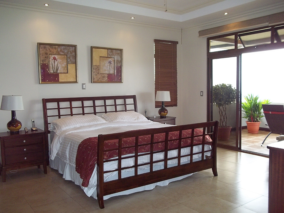 4 bed Single Family Homes For Sale in Santa Ana, San Jose - thumb 2