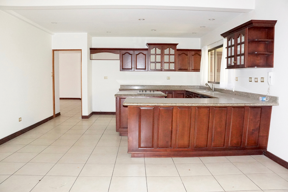 4 bed Single Family Homes For Sale in Santa Ana, San Jose - thumb 3