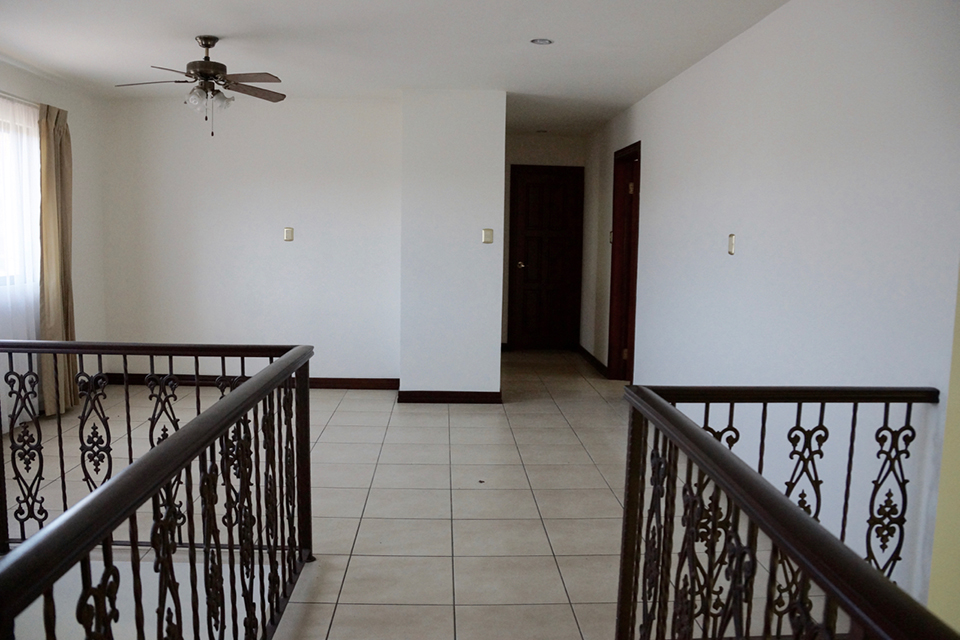 4 bed Single Family Homes For Sale in Santa Ana, San Jose - thumb 9
