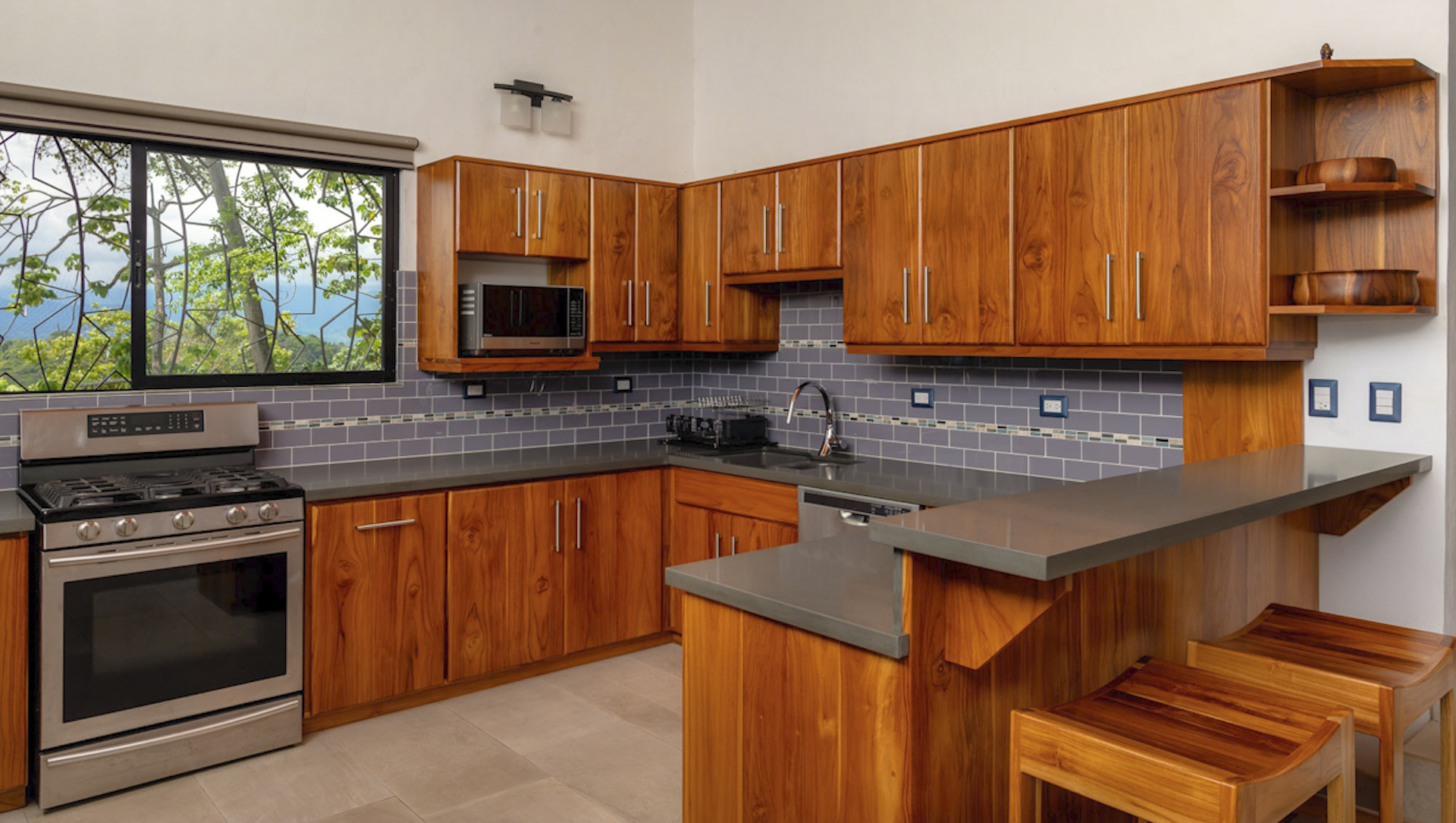 4 bed Single Family Homes For Sale in Manuel Antonio, Puntarenas - thumb 11