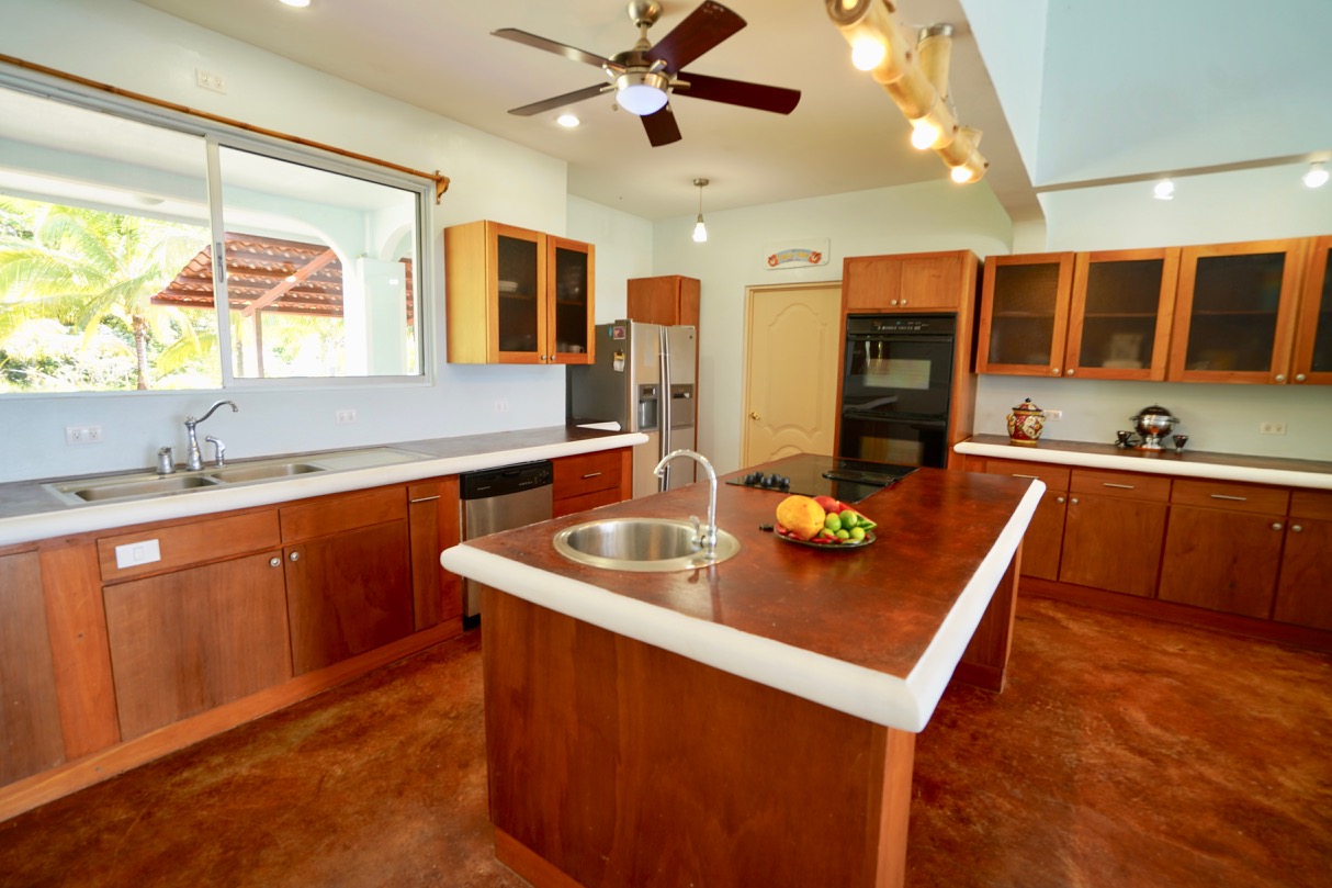 3 bed Single Family Homes For Sale in Dominical, Puntarenas - thumb 6