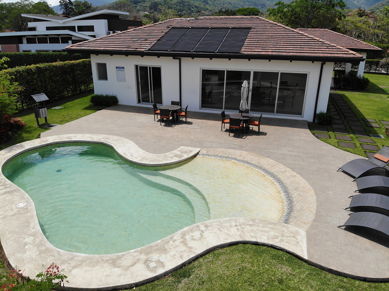 3 bed Single Family Homes For Sale in Santa Ana, San Jose - thumb 2