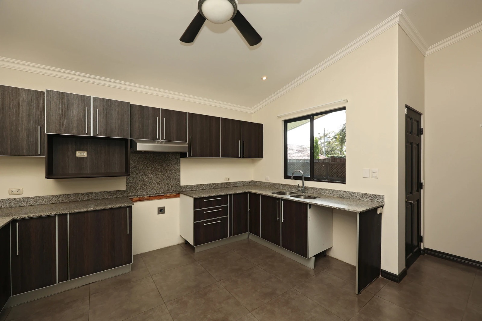 5 bed Condo For Rent in Santa Ana, San Jose - thumb 3
