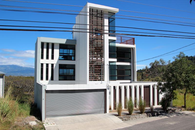 3 bed Apartment For Sale in Santa Ana, San Jose - thumb 2