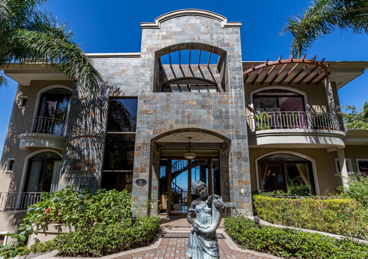 5 bed Single Family Homes For Sale in Santa Ana, San Jose - thumb 6