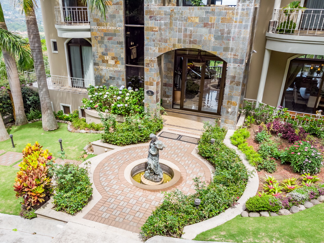 5 bed Single Family Homes For Sale in Santa Ana, San Jose - thumb 29