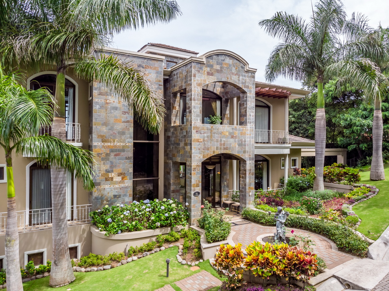 5 bed Single Family Homes For Sale in Santa Ana, San Jose - thumb 30