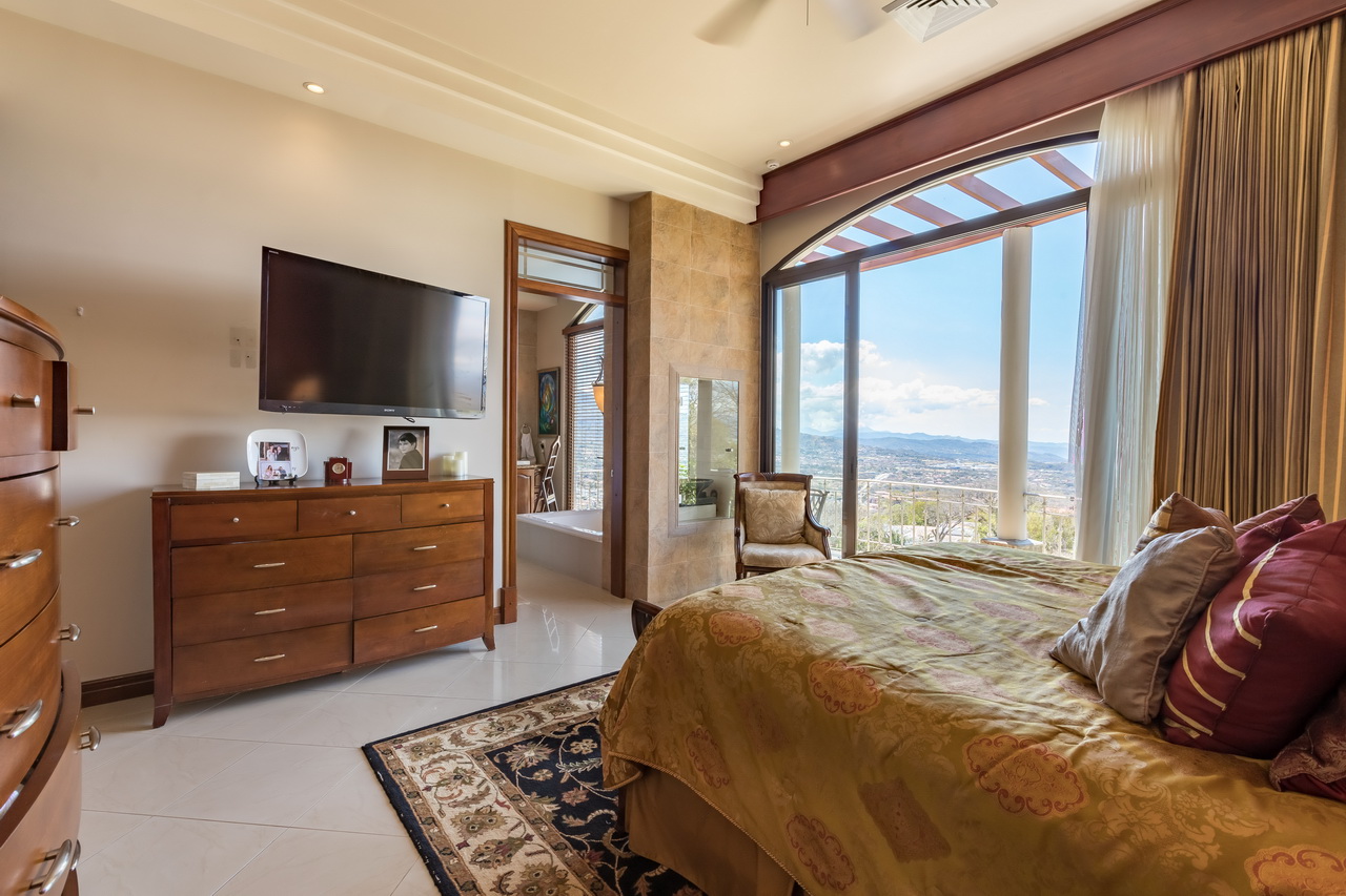 5 bed Single Family Homes For Sale in Santa Ana, San Jose - thumb 7