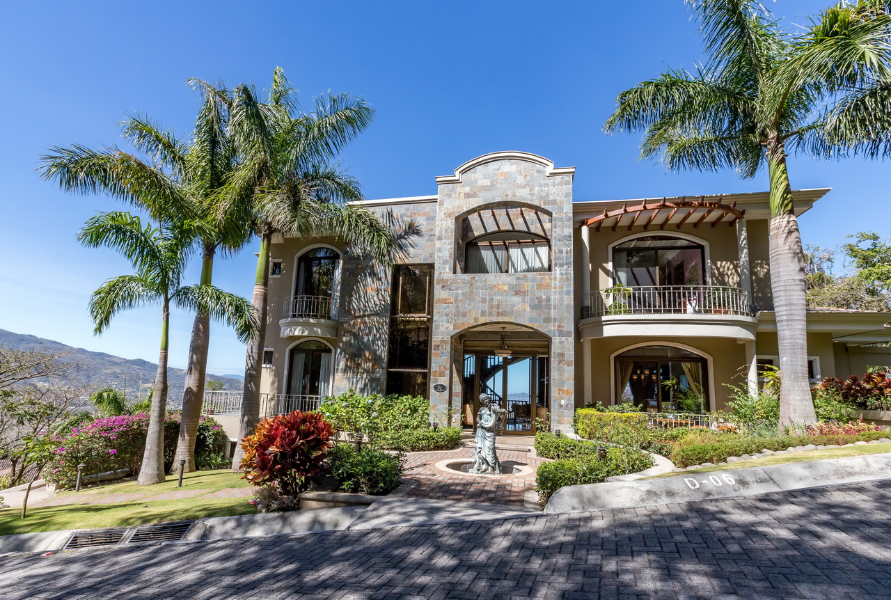 5 bed Single Family Homes For Sale in Santa Ana, San Jose - thumb 27