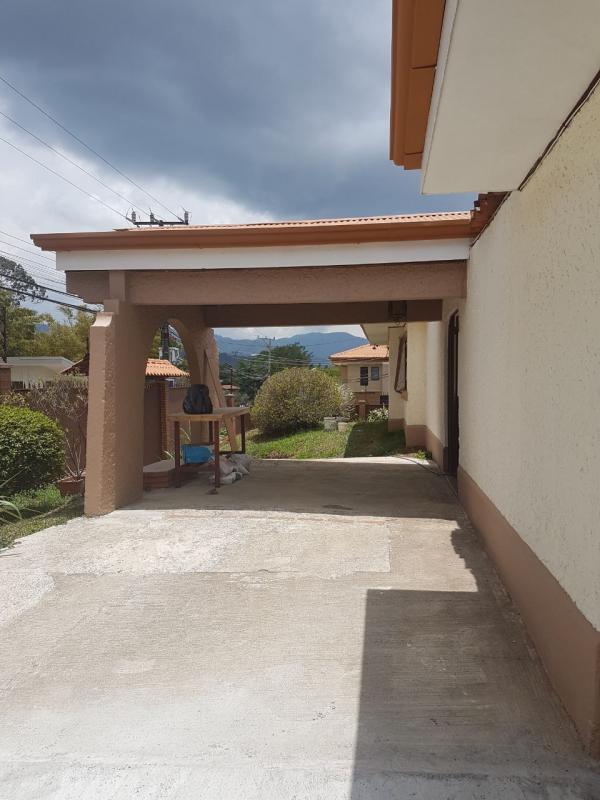 4 bed Single Family Homes For Sale in Curridabat, San Jose - thumb 1