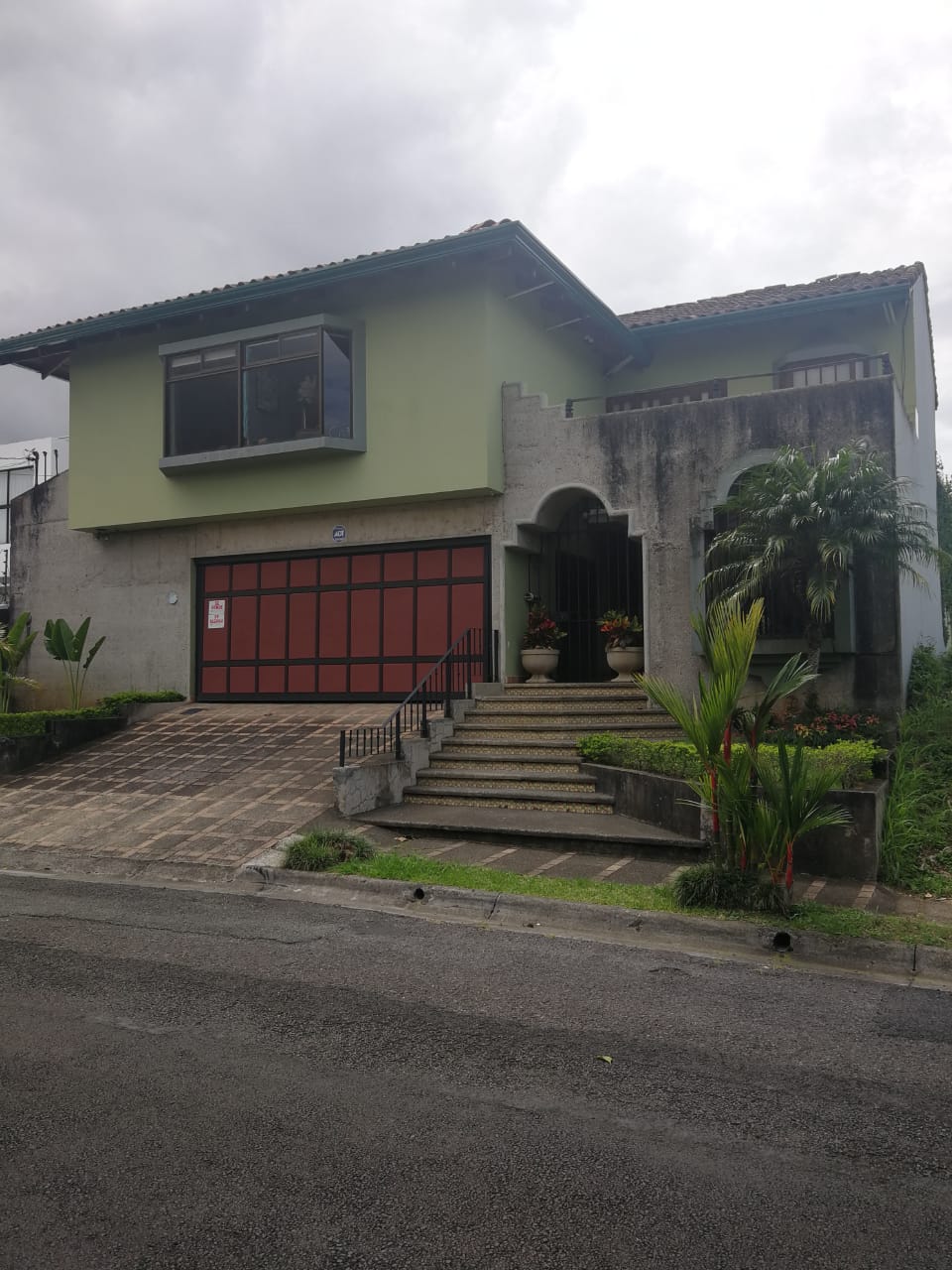 4 bed Single Family Homes For Sale in Curridabat, San Jose - thumb 1