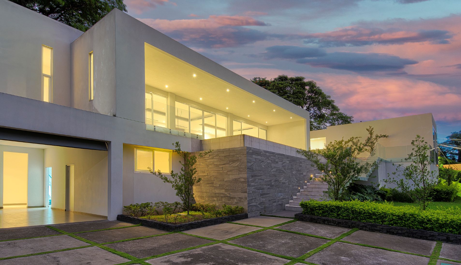 4 bed Single Family Homes For Sale in Escazu, San Jose - thumb 1