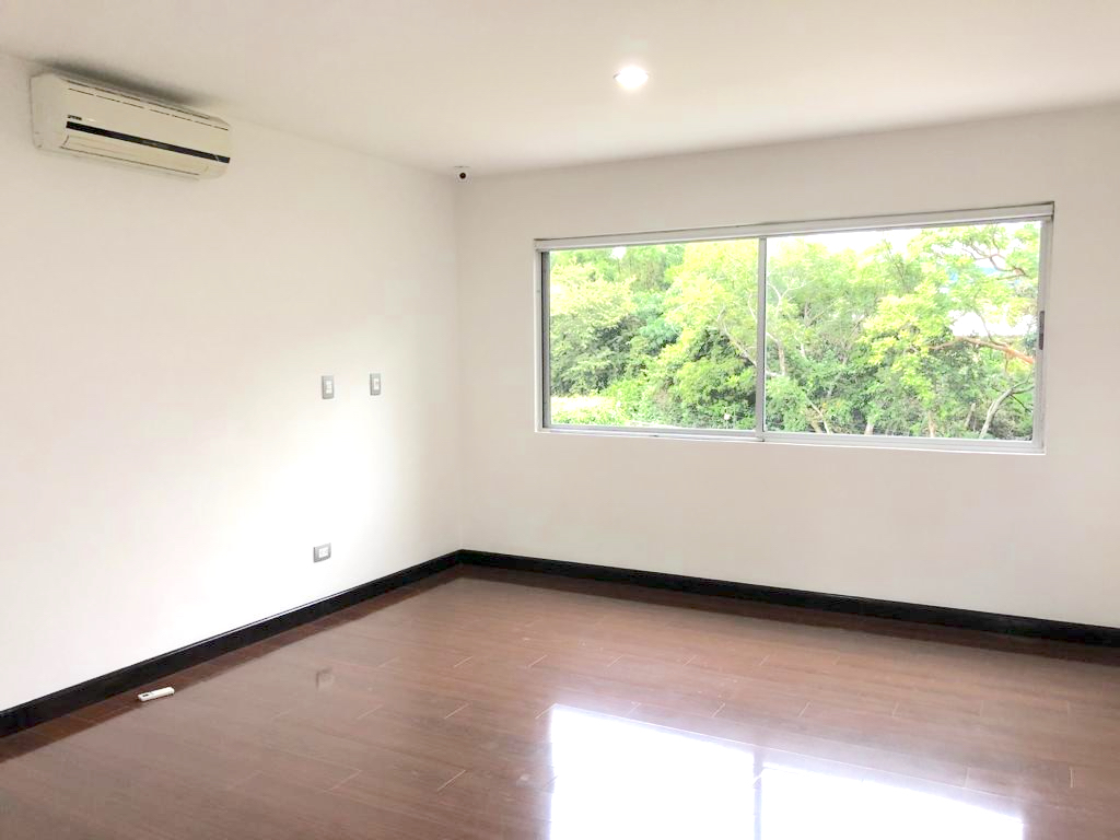 3 bed Single Family Homes For Sale in Santa Ana, San Jose - thumb 13