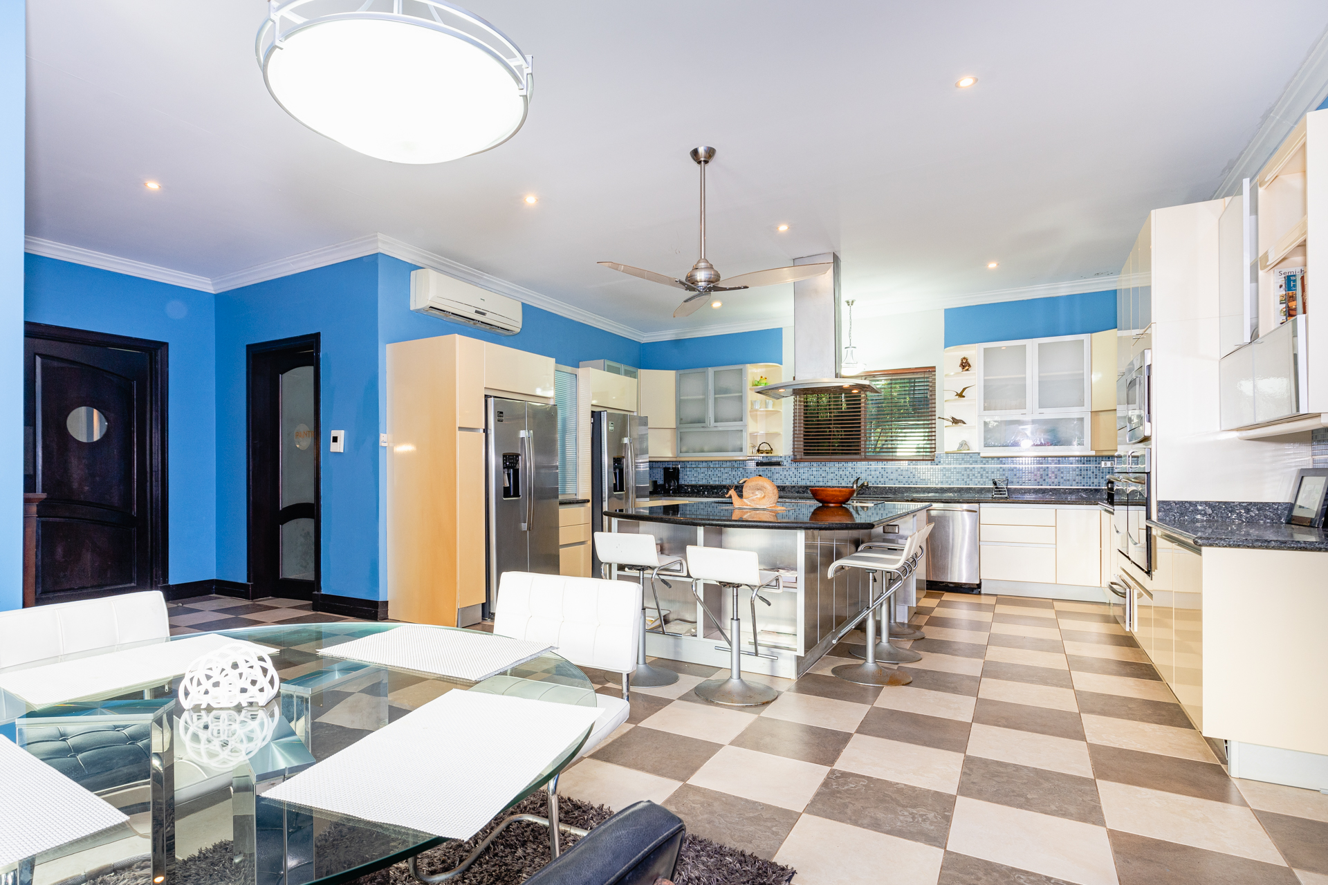 7 bed Single Family Homes For Sale in Playa Flamingo, Guanacaste - thumb 6